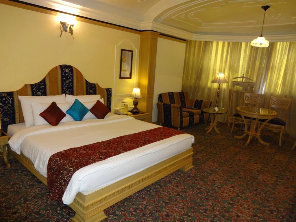 Hotel Babylon International Rāipur Chambre photo