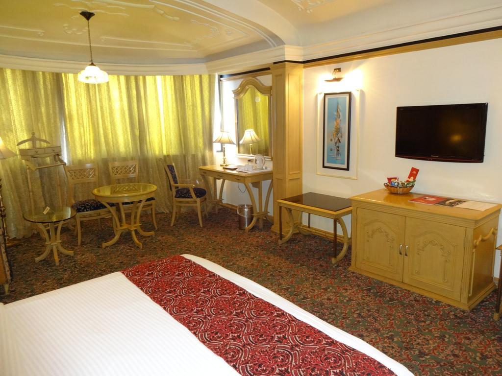 Hotel Babylon International Rāipur Extérieur photo