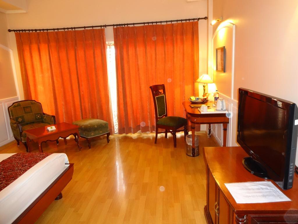 Hotel Babylon International Rāipur Extérieur photo