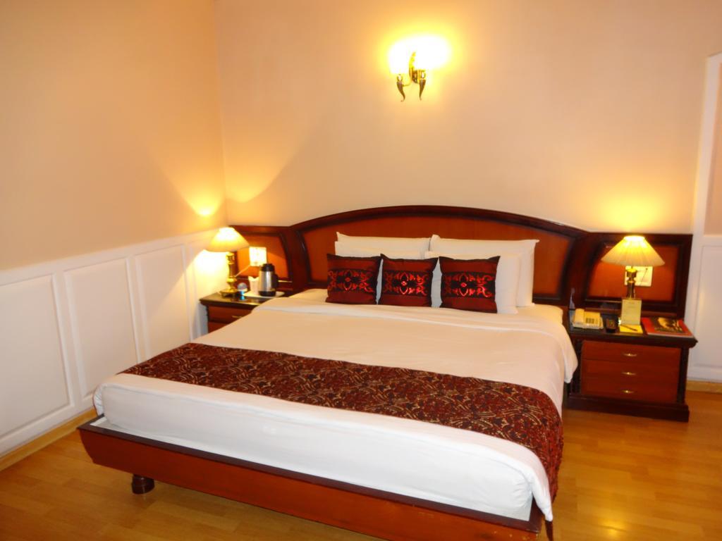 Hotel Babylon International Rāipur Extérieur photo