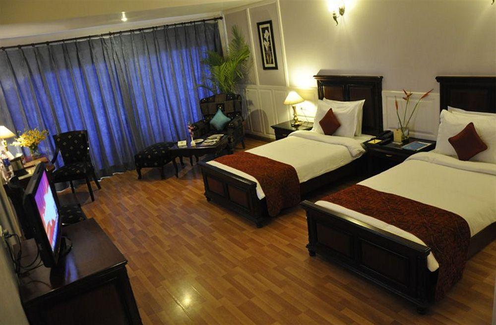 Hotel Babylon International Rāipur Extérieur photo